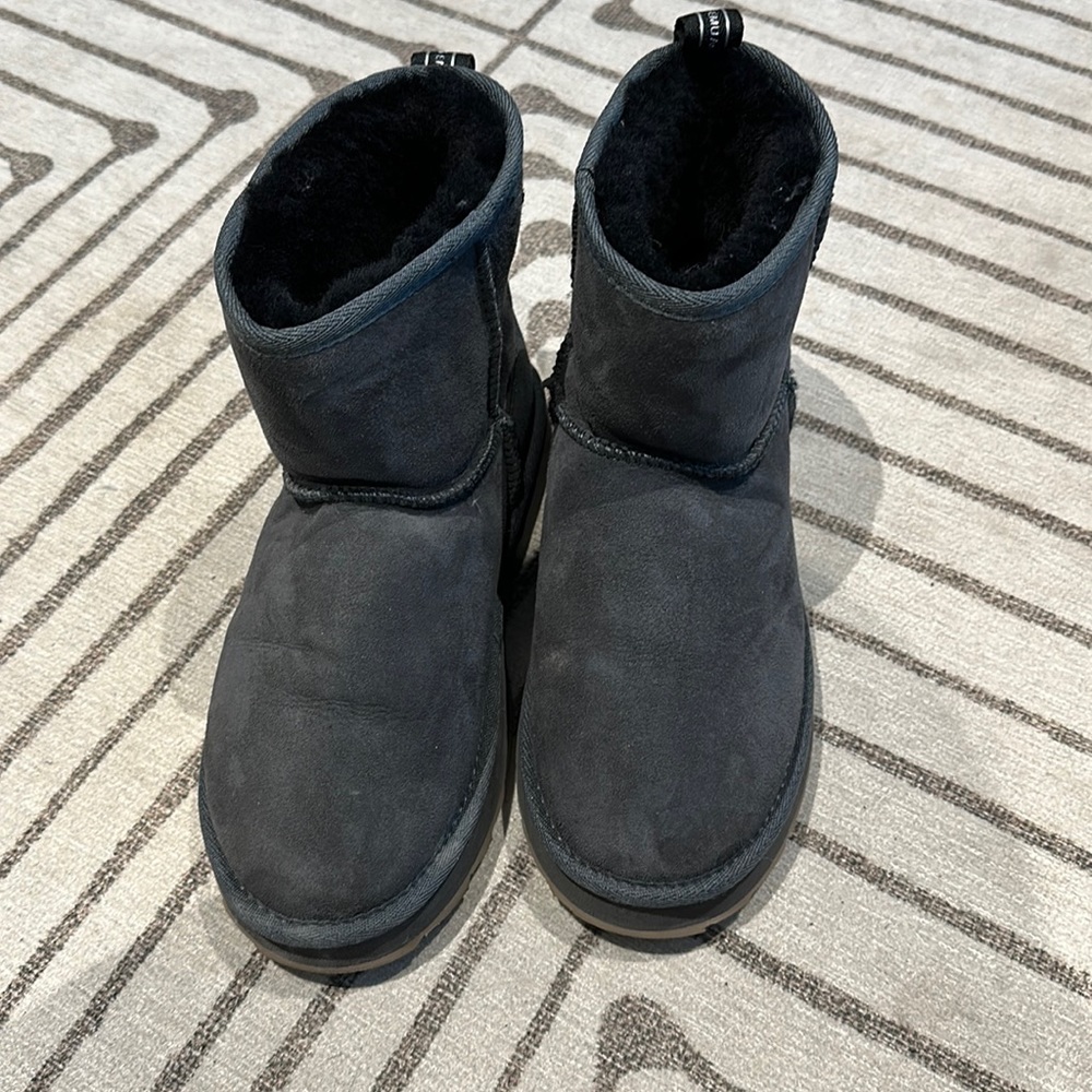 EMU sharky mini boot great condition